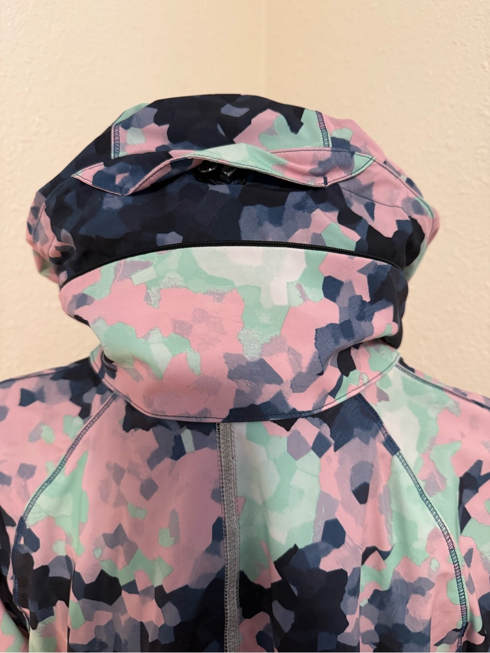 Lululemon Go the Distance Jacket - Picture 3 of 4